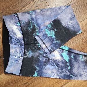 Lululemon Mid Rise Capri Leggings